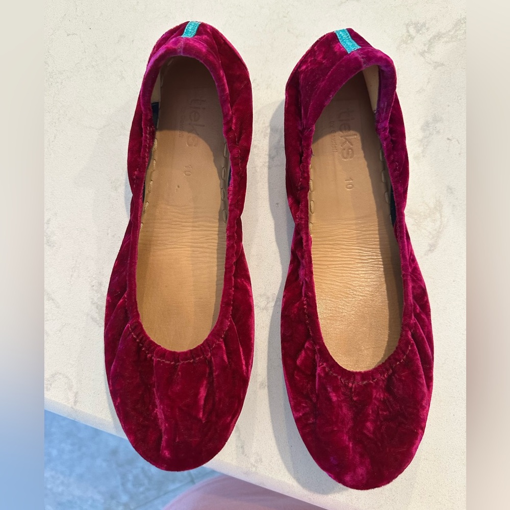 VGUC Tieks Tyrian Velvet Flats